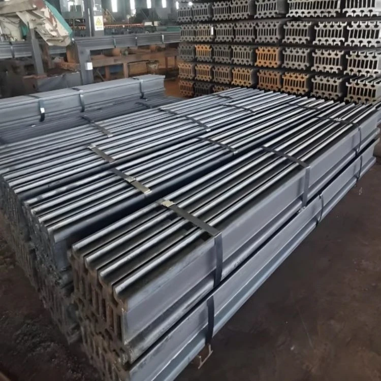 Large Container Crane QU120 GB Rails Large Container Crane QU120 GB Rails